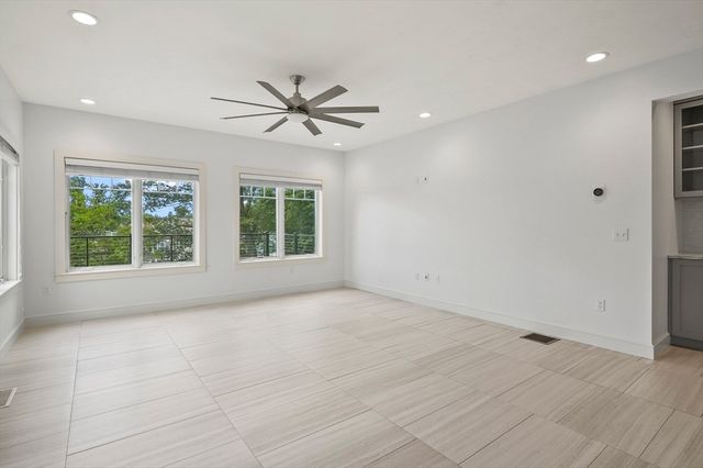 14 Bay Edge Lane, Worcester, MA 01604