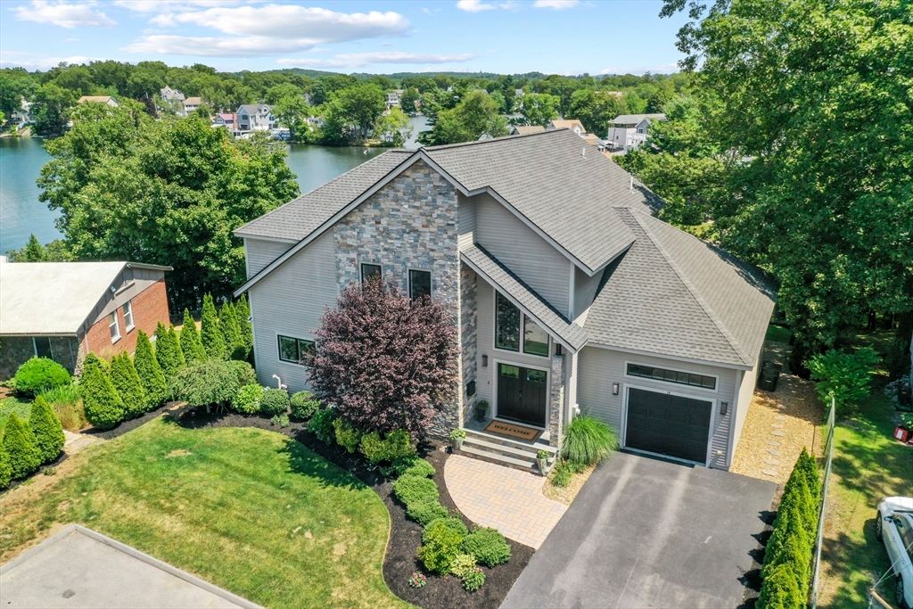 14 Bay Edge Lane, Worcester, MA 01604
