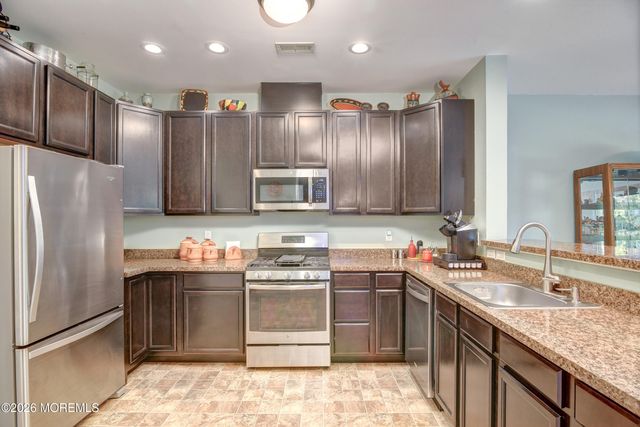 10 Arden Drive, Manchester, NJ 08759