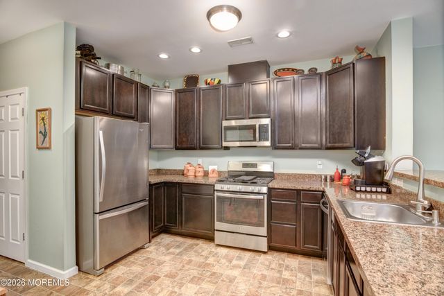 10 Arden Drive, Manchester, NJ 08759