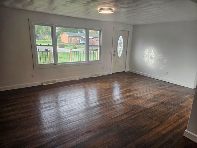 1 Freeway Avenue, Fredericktown, OH 43019