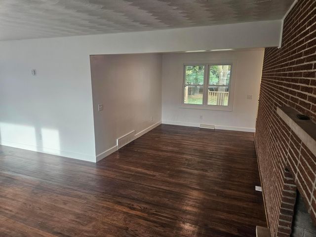 1 Freeway Avenue, Fredericktown, OH 43019