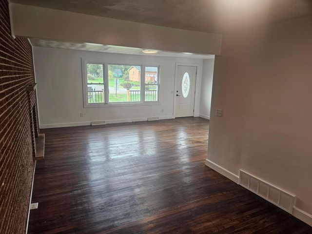 1 Freeway Avenue, Fredericktown, OH 43019