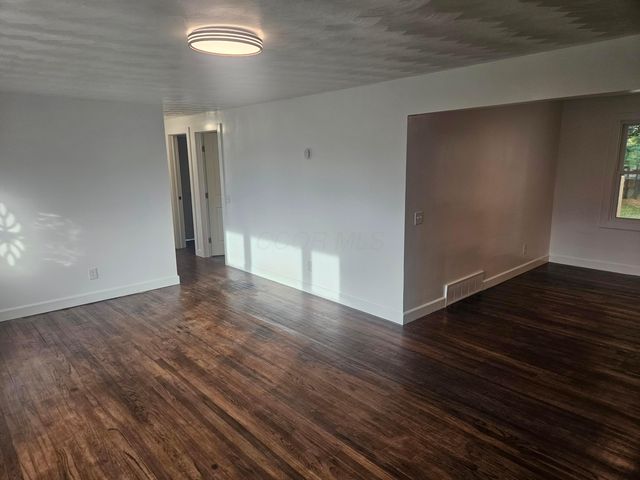 1 Freeway Avenue, Fredericktown, OH 43019