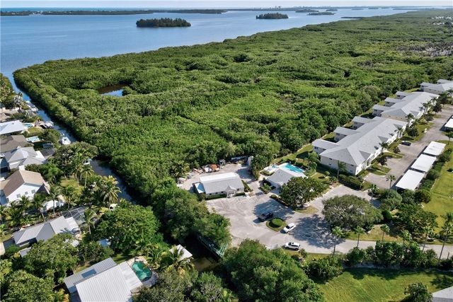 329 N Grove Isle Circle 329, Vero Beach, FL 32962