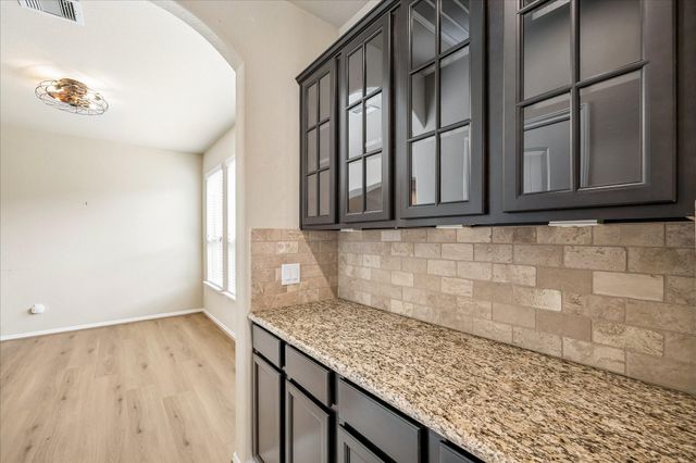 30 Glade Park Drive, Missouri City, TX 77459