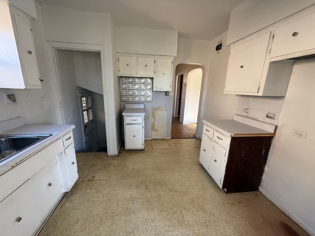 14417 S Atlantic Avenue, Riverdale, IL 60827