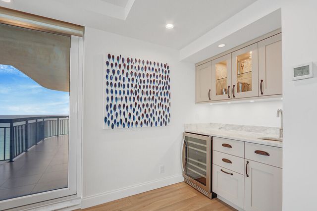 5380 N Ocean Drive 18j, Singer Island, FL 33404