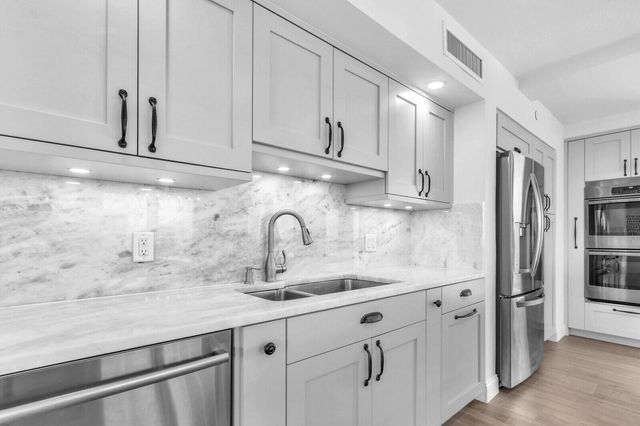 5380 N Ocean Drive 18j, Singer Island, FL 33404