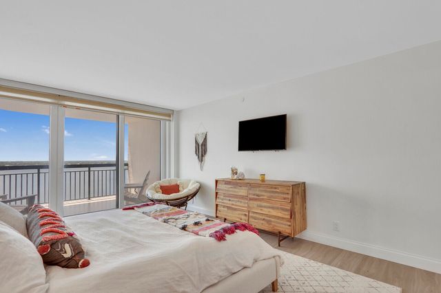 5380 N Ocean Drive 18j, Singer Island, FL 33404