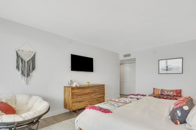 5380 N Ocean Drive 18j, Singer Island, FL 33404