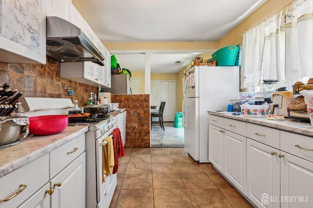 23 MIKO Road, Edison, NJ 08817
