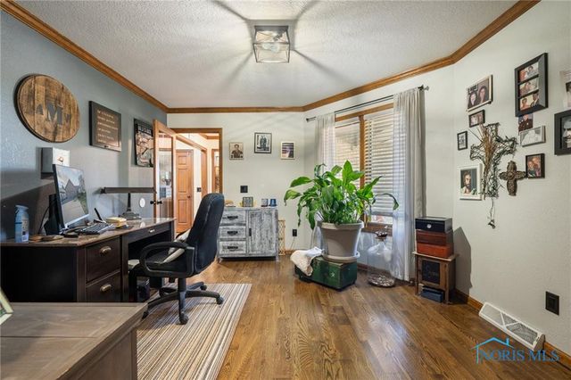 3904 Oakfield Drive, Oregon, OH 43616