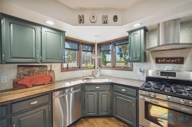 3904 Oakfield Drive, Oregon, OH 43616