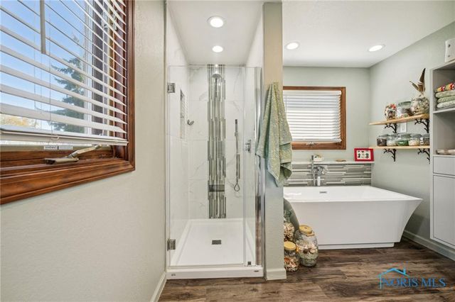 3904 Oakfield Drive, Oregon, OH 43616