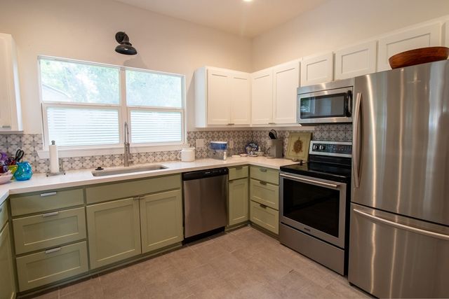 968 Wheless Ave, Kerrville, TX 78028