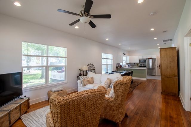 968 Wheless Ave, Kerrville, TX 78028