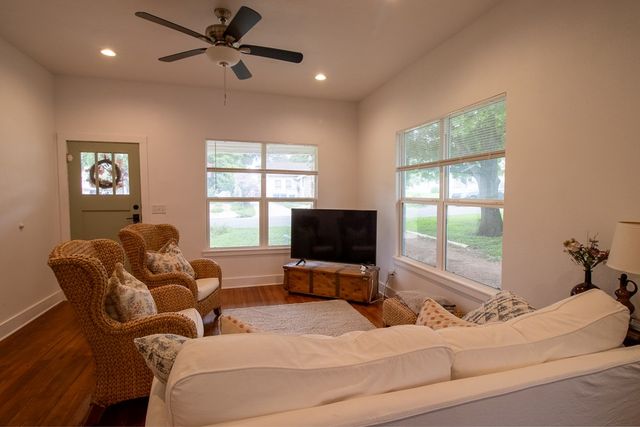 968 Wheless Ave, Kerrville, TX 78028