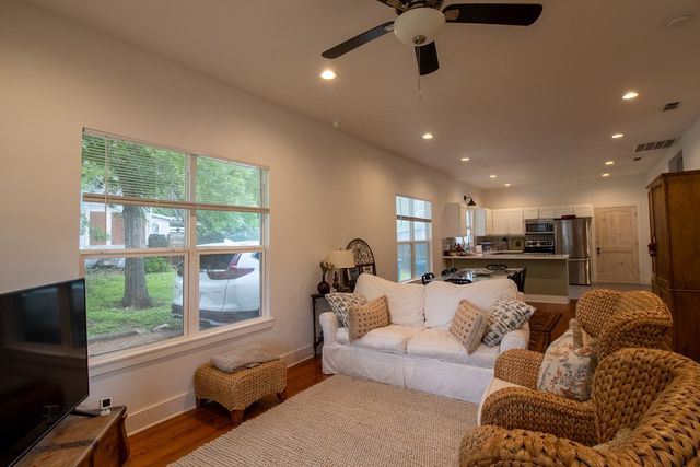 968 Wheless Ave, Kerrville, TX 78028