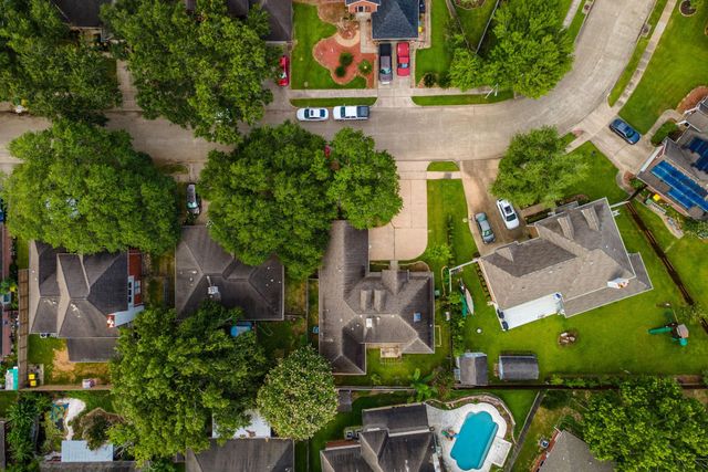 1813 Oak Wood Drive E, Pearland, TX 77581