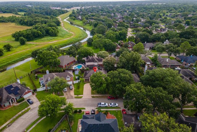 1813 Oak Wood Drive E, Pearland, TX 77581