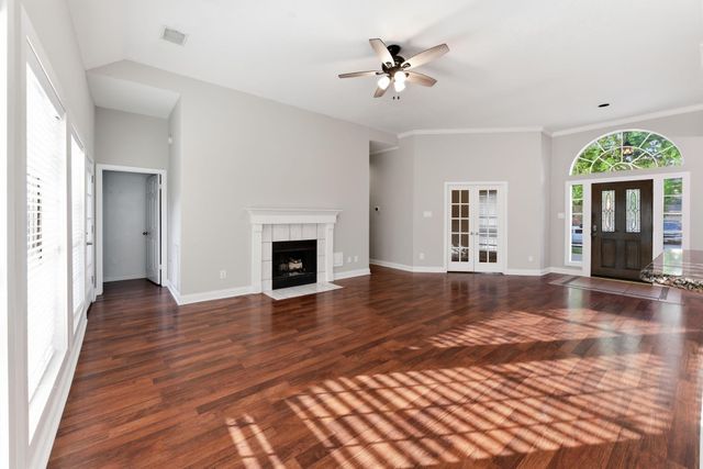 1813 Oak Wood Drive E, Pearland, TX 77581