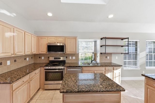 1813 Oak Wood Drive E, Pearland, TX 77581