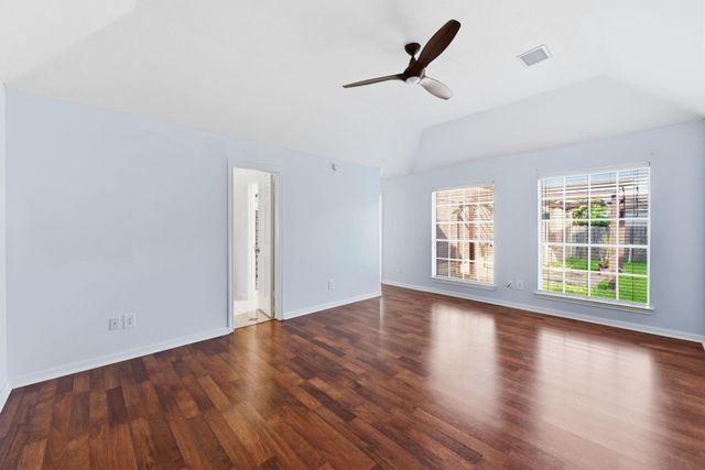 1813 Oak Wood Drive E, Pearland, TX 77581