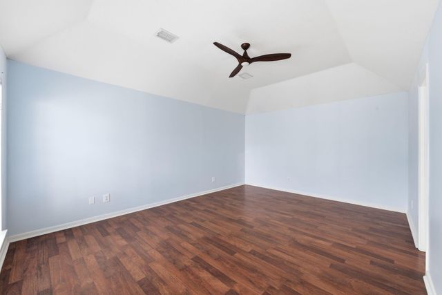 1813 Oak Wood Drive E, Pearland, TX 77581