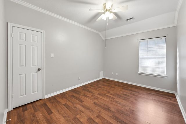 1813 Oak Wood Drive E, Pearland, TX 77581