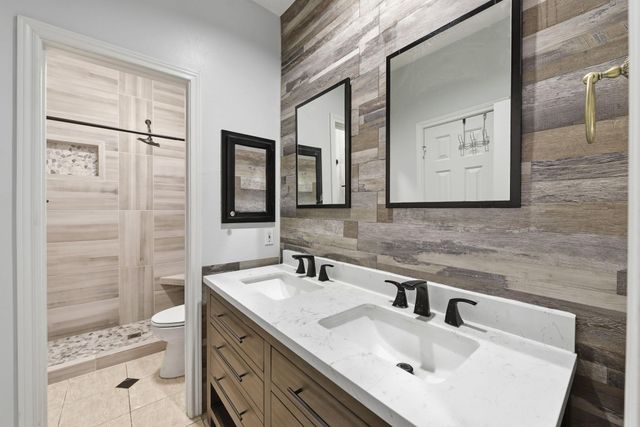 1813 Oak Wood Drive E, Pearland, TX 77581
