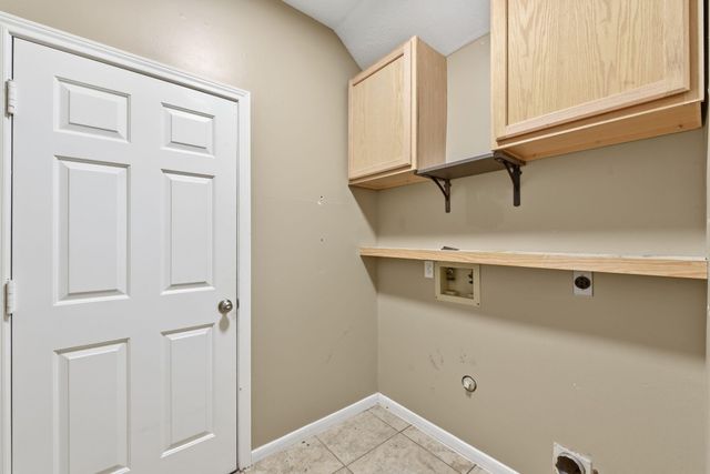 1813 Oak Wood Drive E, Pearland, TX 77581