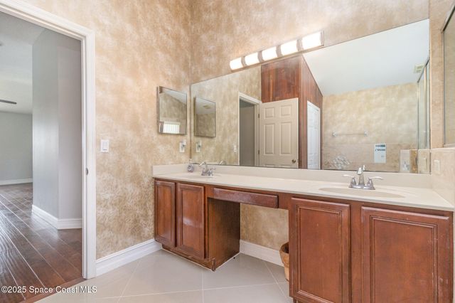2893 Glasbern Circle, Melbourne, FL 32904