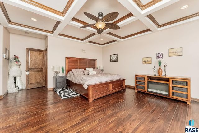 209 Lake Ridge Dr Drive, Wentworth, SD 57075