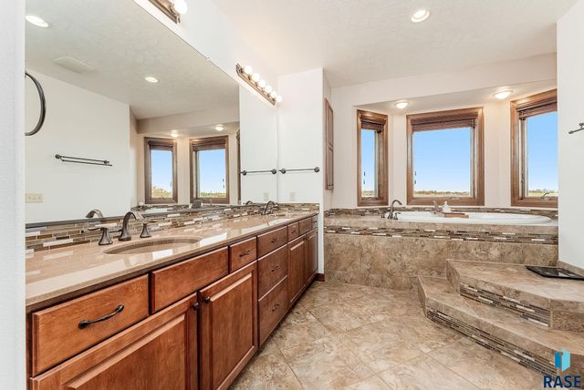 209 Lake Ridge Dr Drive, Wentworth, SD 57075