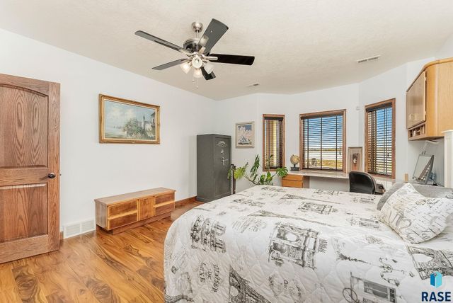 209 Lake Ridge Dr Drive, Wentworth, SD 57075