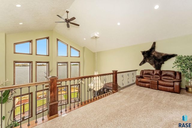 209 Lake Ridge Dr Drive, Wentworth, SD 57075