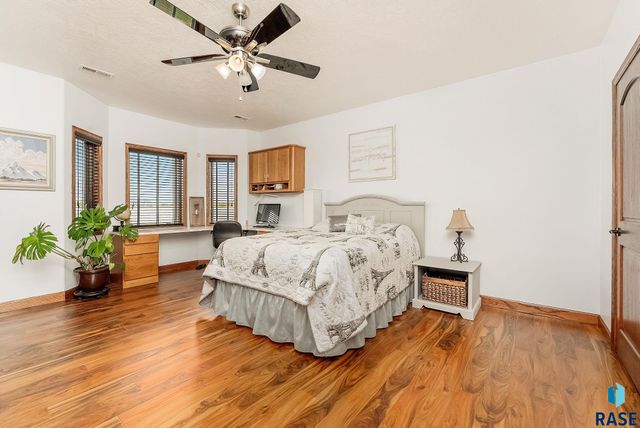 209 Lake Ridge Dr Drive, Wentworth, SD 57075