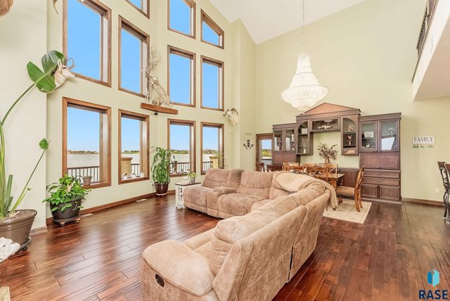 209 Lake Ridge Dr Drive, Wentworth, SD 57075