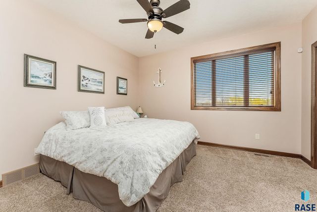 209 Lake Ridge Dr Drive, Wentworth, SD 57075