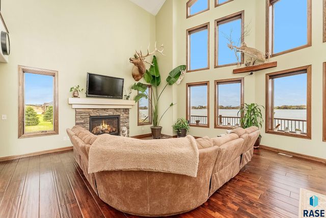 209 Lake Ridge Dr Drive, Wentworth, SD 57075