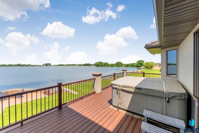 209 Lake Ridge Dr Drive, Wentworth, SD 57075