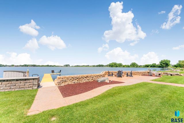 209 Lake Ridge Dr Drive, Wentworth, SD 57075