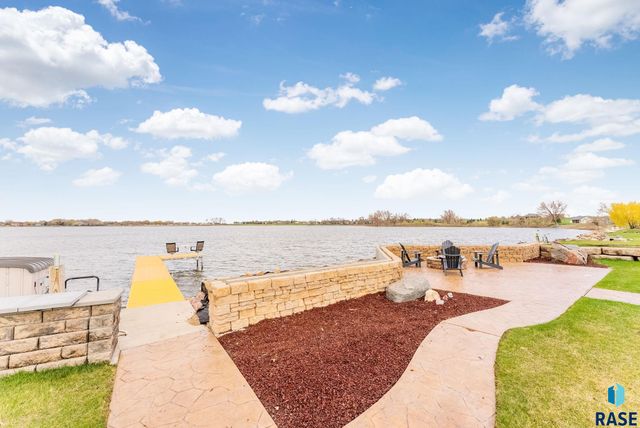 209 Lake Ridge Dr Drive, Wentworth, SD 57075