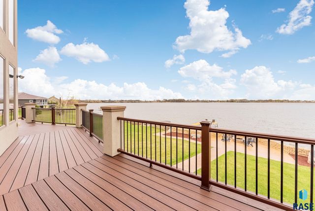 209 Lake Ridge Dr Drive, Wentworth, SD 57075