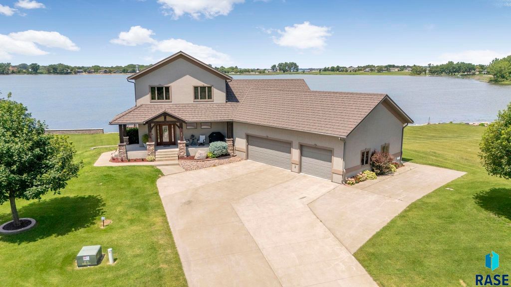 209 Lake Ridge Dr Drive, Wentworth, SD 57075