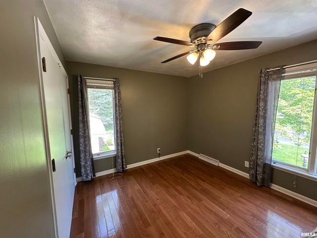 202 W WOLF Road, Peoria, IL 61614