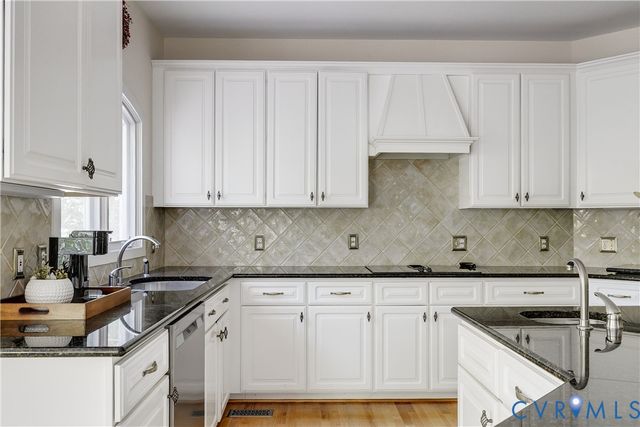 2400 Whitecastle Dr, Midlothian, VA 23113