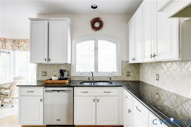 2400 Whitecastle Dr, Midlothian, VA 23113