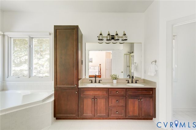 2400 Whitecastle Dr, Midlothian, VA 23113